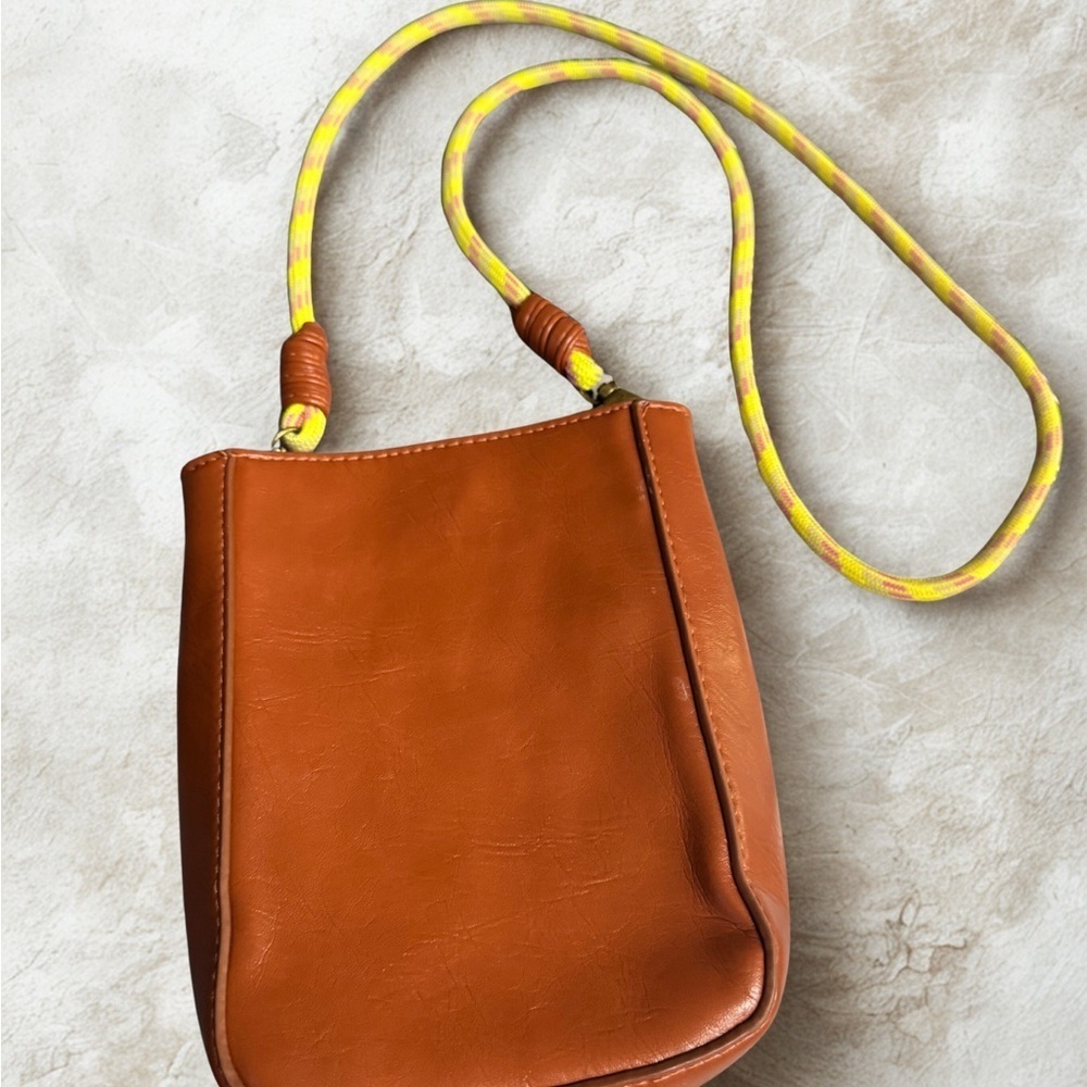 Universal Thread Tan Crossbody Bag with Yellow Strap - Picture 2 of 2